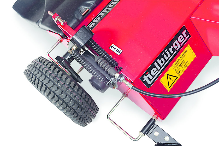 Vlečený nezávislý vertikutátor TV 920