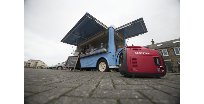Lehká kufříková elektrocentrála EU 22iT