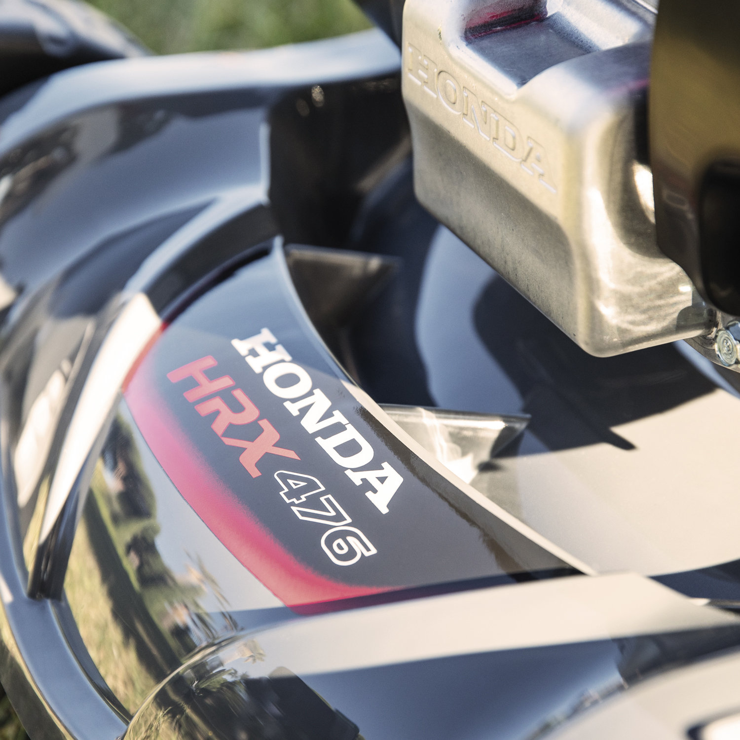Motorová sekačka s pojezdem HRX 476 HY