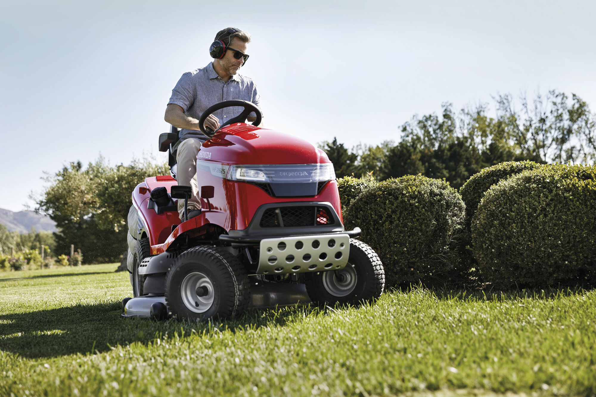 Honda Zahradní traktor Honda HF 2625 HT — fotografie 2