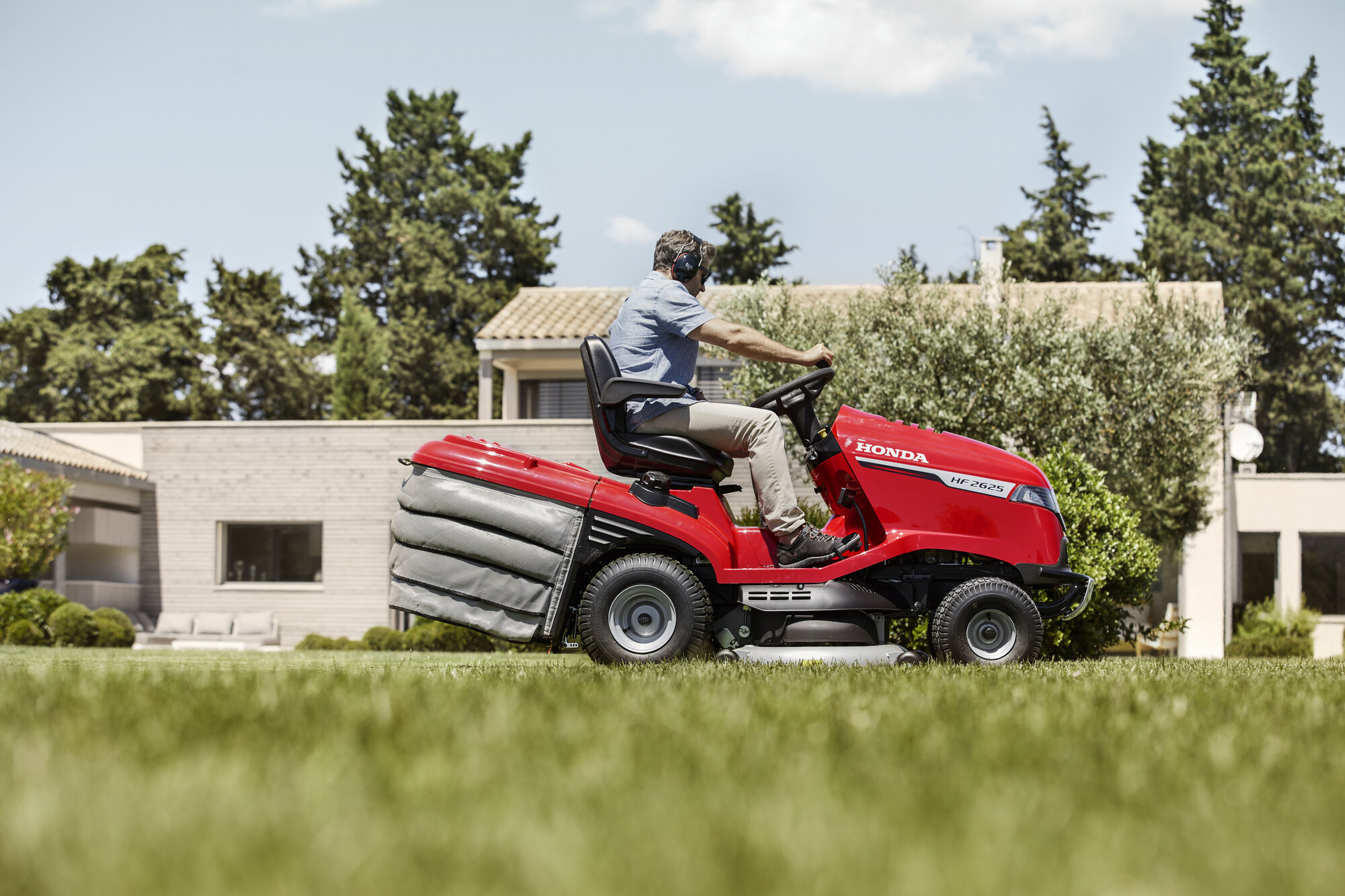 Honda Zahradní traktor Honda HF 2625 HT — fotografie 3