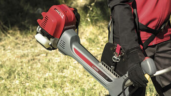 4-taktní křovinořezy Honda pronikají už i k profesionálům