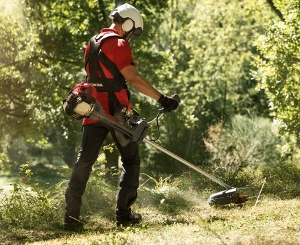 Čtyřtaktní křovinořez Honda UMK 450 X