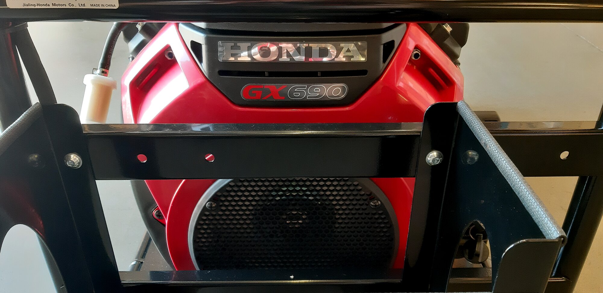 Rámová profesionální elektrocentrála TP 15 HP AVR s podvozkem