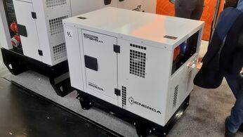 Zbrusu nová, zcela odhlučněná elektrocentrála 18kVA